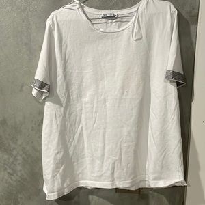 white pullover size L small hole in the front